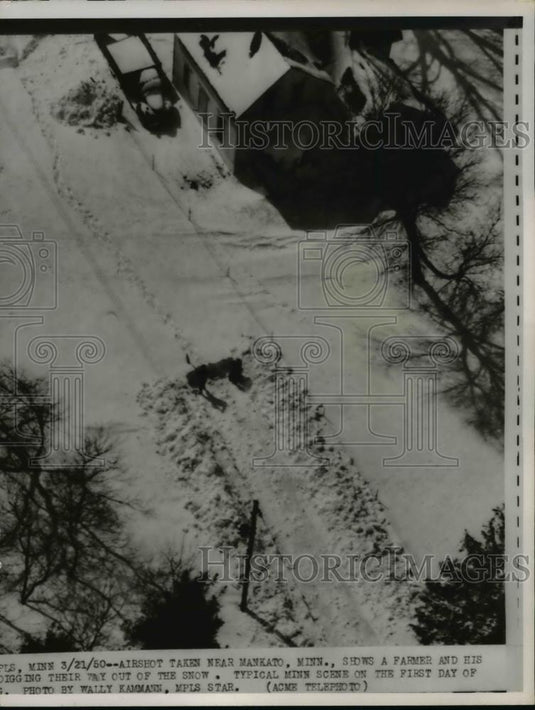 1950 Press Photo Aerial photo of farmer and his family digging their way out - Historic Images
