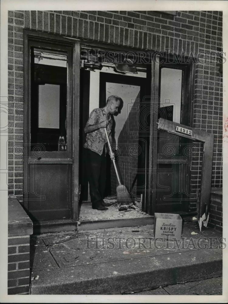 1969 Press Photo Bomb Scene Borwan Merkle Custodian - Historic Images