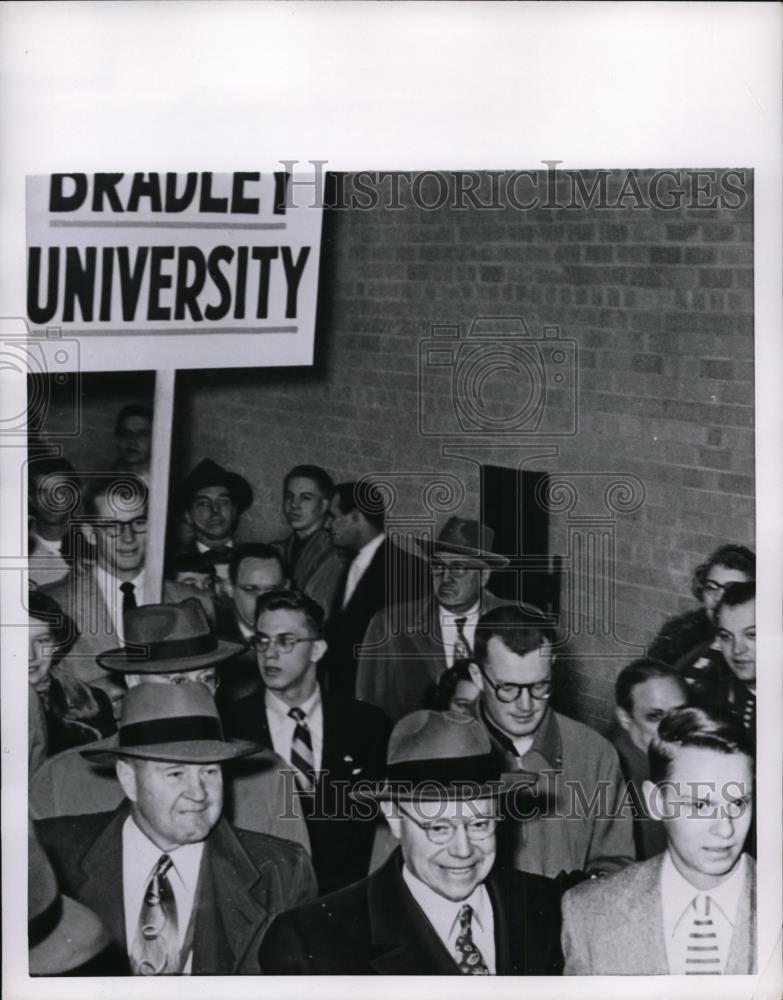 1952 Press Photo Ohio Senator Robert A. Taft Visiting Bradley University - Historic Images