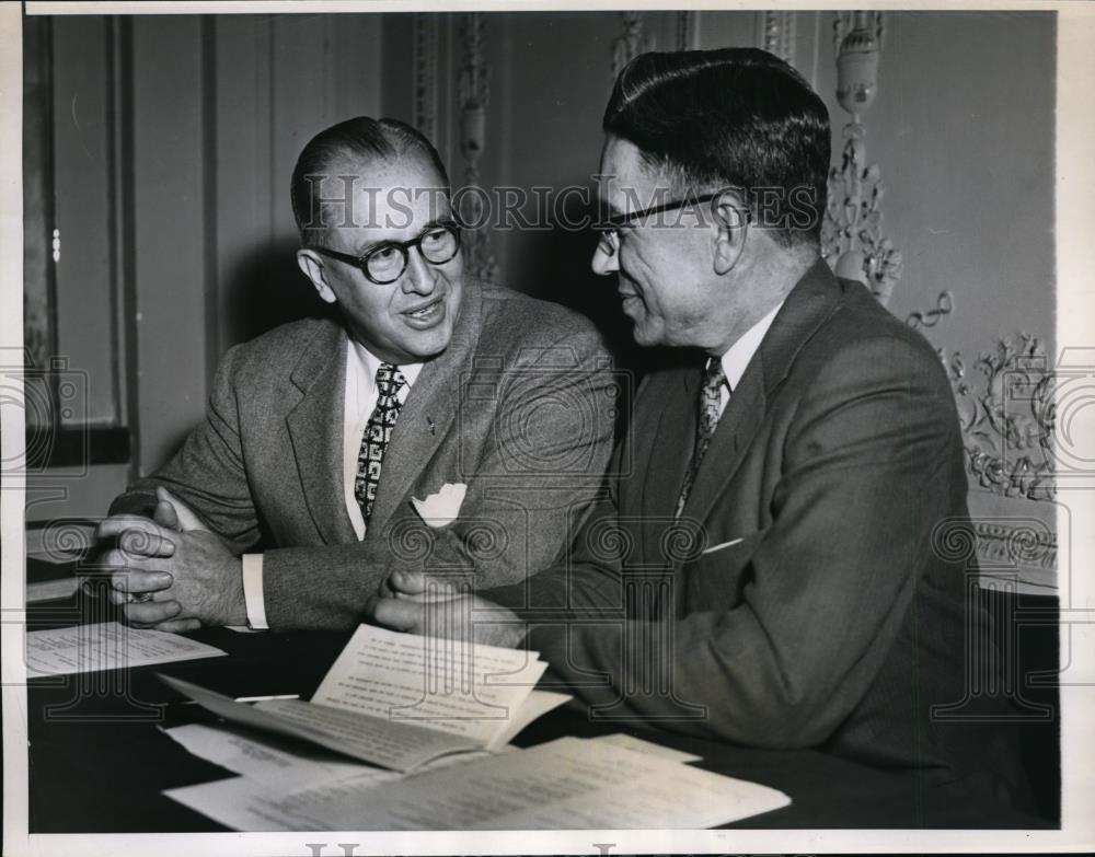 1956 Press Photo Ezra Benson and Charles Shuman in Chicago - Historic Images