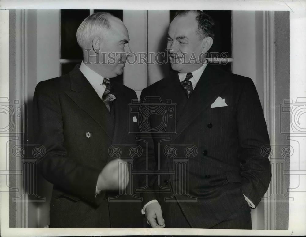 1943 Press Photo Chester C Davis and Claude Wickard at White House - Historic Images