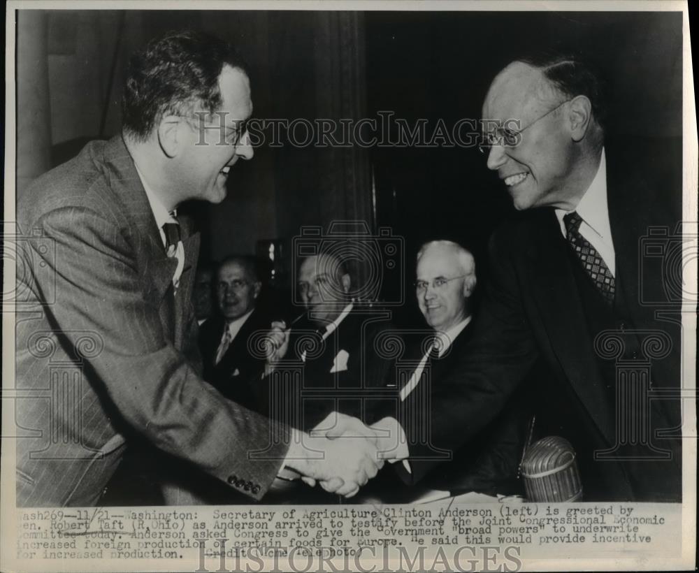 1947 Press Photo Sen. Taft greets Secretary of Agriculture Clinton Anderson. - Historic Images