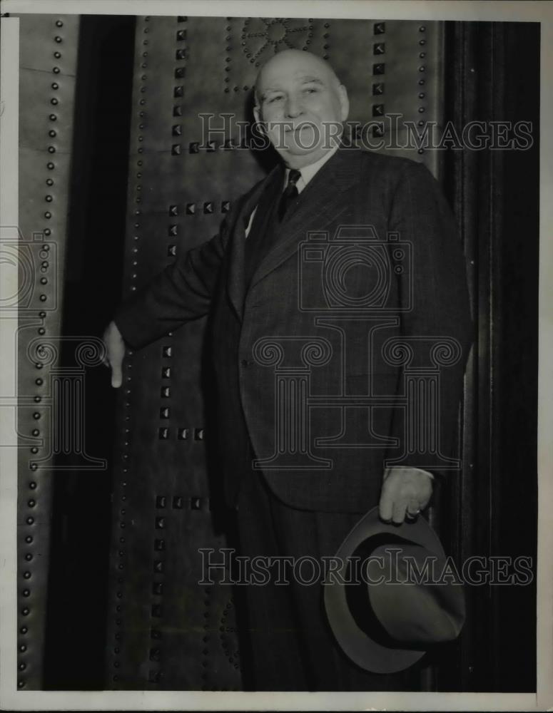 1939 Press Photo Ex-Gov. Frank F. Merrian enter grand jury Chamber. - Historic Images