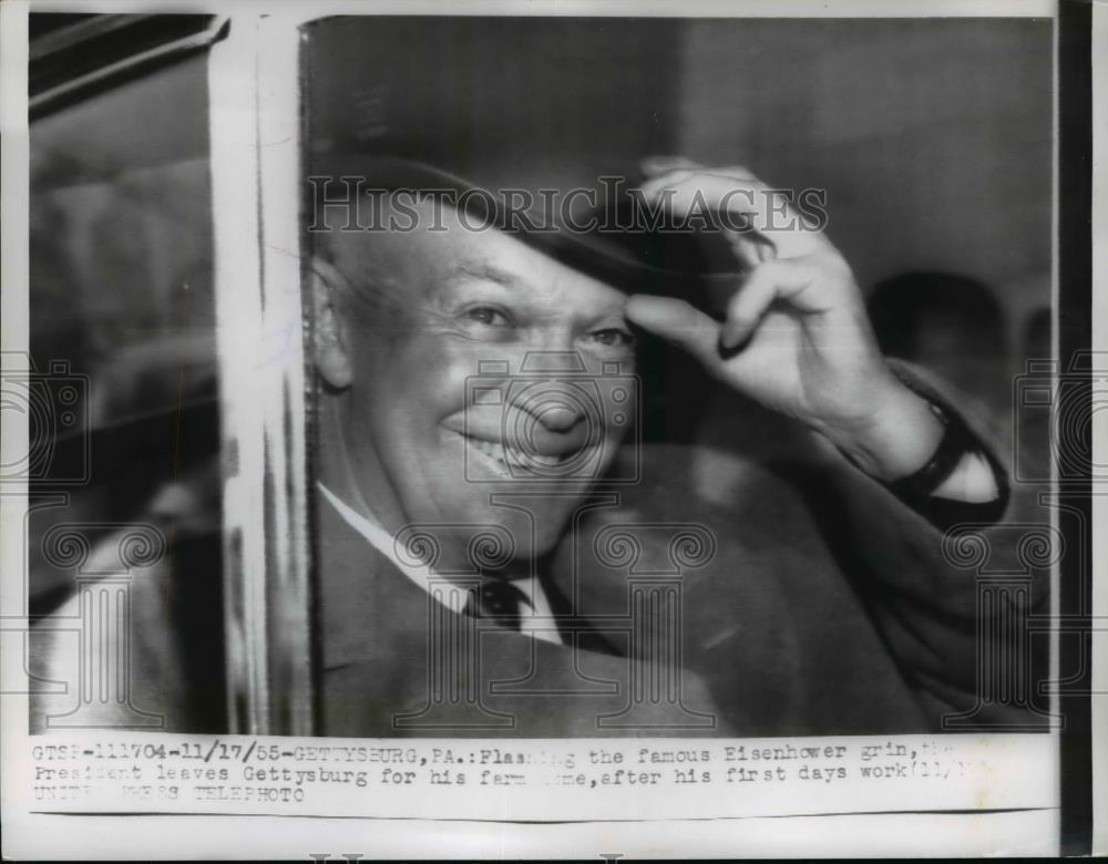 1955 Press Photo Pres.Dwight Eisenhower leaves Gettysburg for his farm. - Historic Images