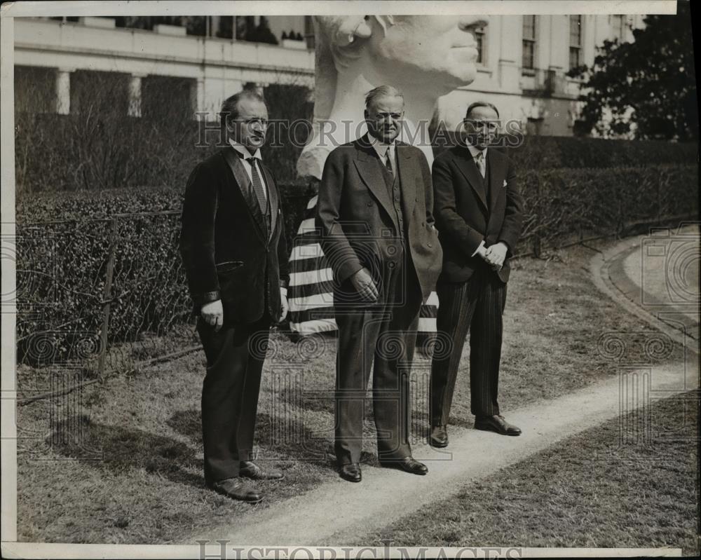 1932 Press Photo President Hoover (center) with Ernest Daveys and Marc Peter. - Historic Images