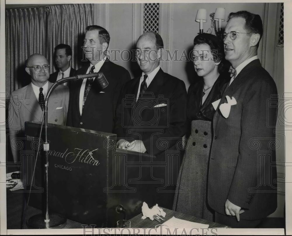 1953 Press Photo Adlai Stevenson at Meeting of Midwestern Delegates at Chicago. - Historic Images