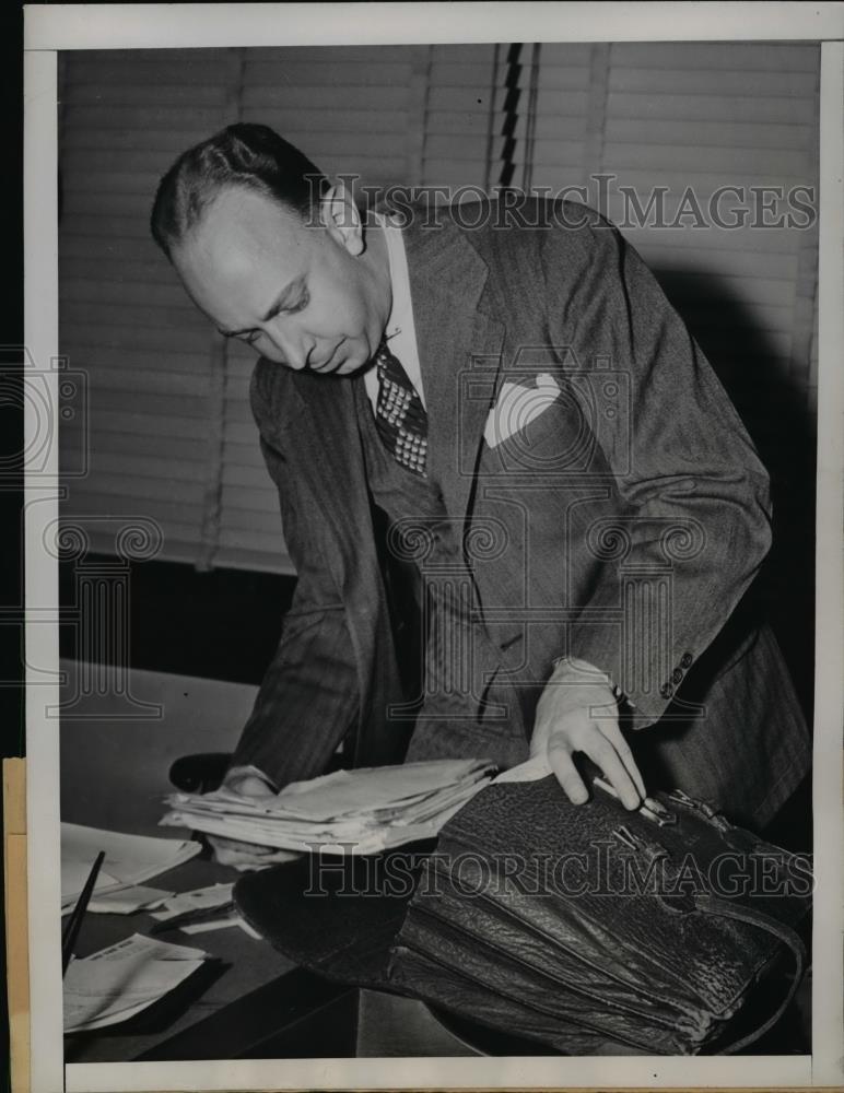 1946 Press Photo Wilson Wyatt Government Housing Expediter, housing issue in US - Historic Images