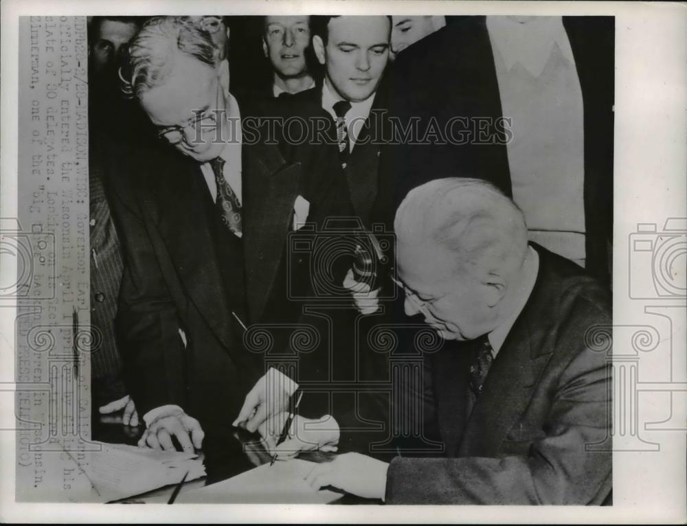 1952 Press Photo Madison Wisc.-Gov Earl Warren & Secy of State Fred Zimmerman. - Historic Images