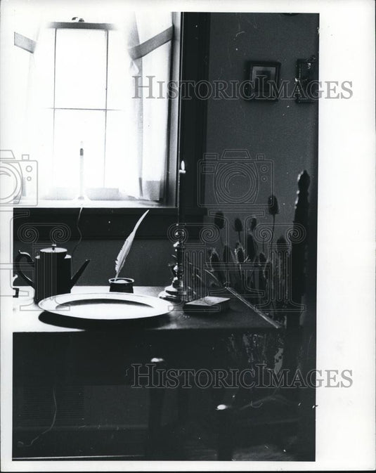 1971 Press Photo Dinner by Candlelight - cva83196 - Historic Images