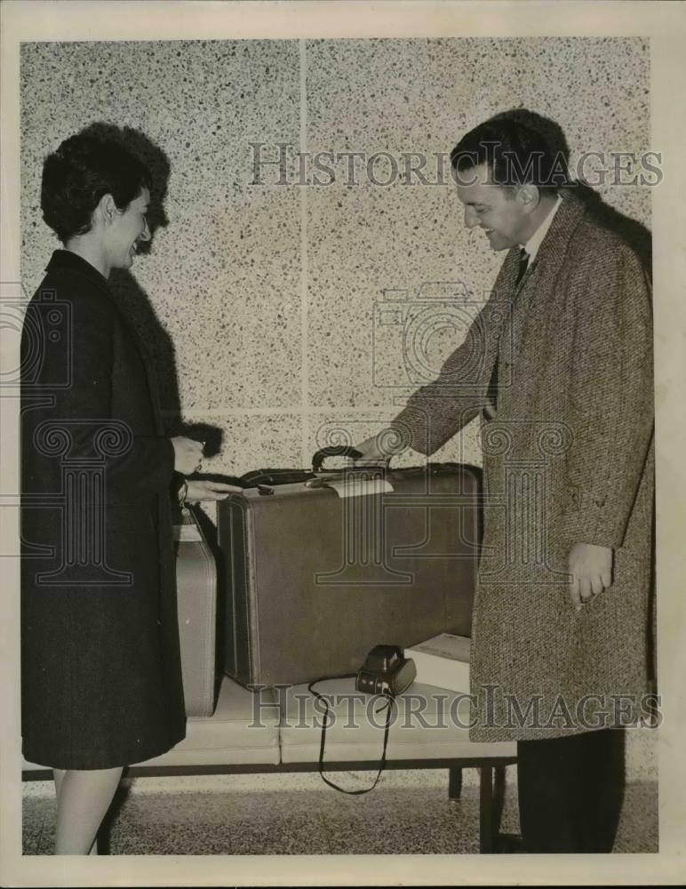 1954 Press Photo Teachers- Judy Allen &amp; Jim Cabot - Historic Images