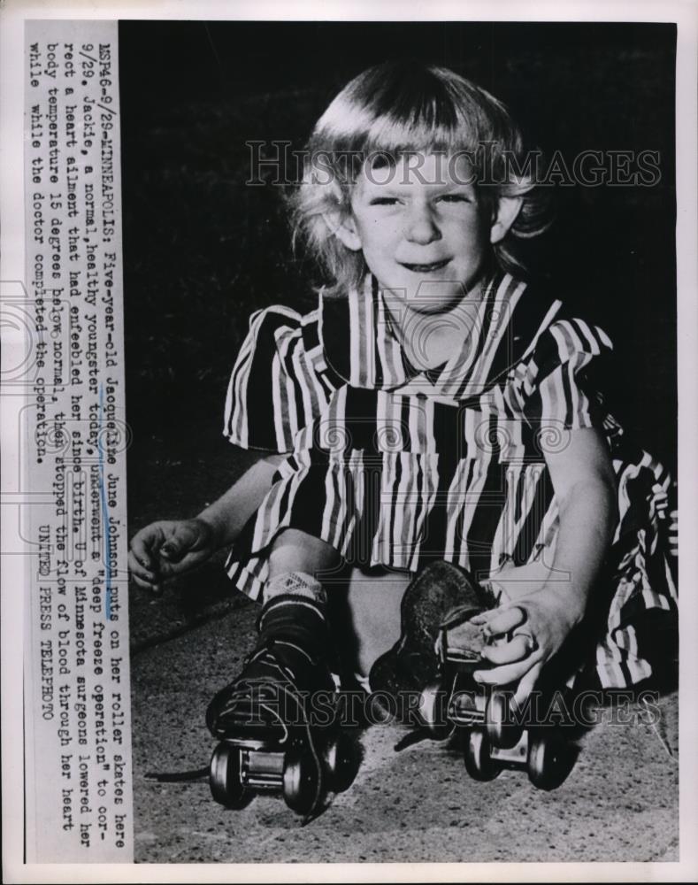 1952 Press Photo Minneapolils-Jacqueline June Johnson puts on her skates. - Historic Images