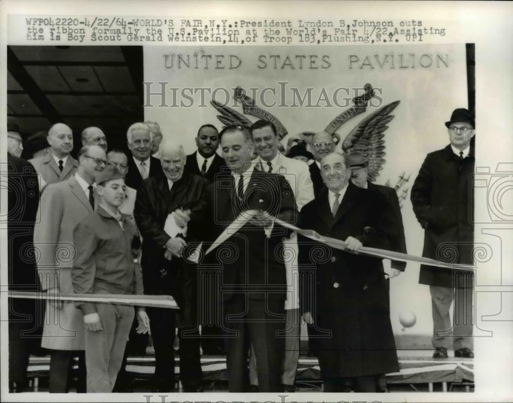 1964 Press Photo Lyndon B. Johnson at US Pavilion World's Fair Gerald Weinstein - Historic Images