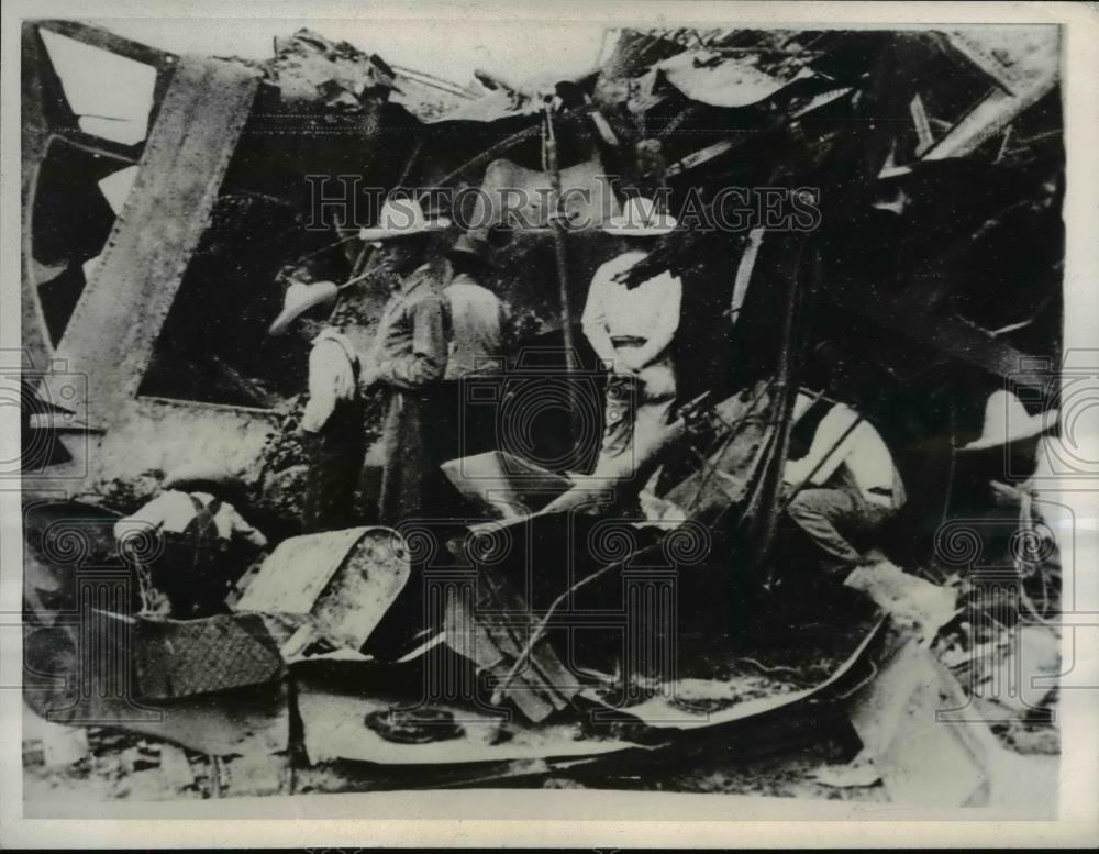 1945 Press Photo Mexico City&#39;s Worst Wreck - Historic Images