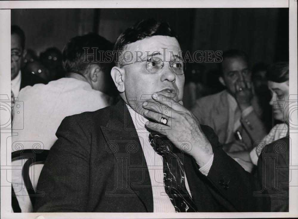 1938 Press Photo George Pelay Restaurant Owner Across From Berger Manufacturing - Historic Images