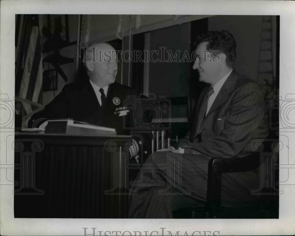 1942 Press Photo Frank Lausche, Rear Adm. Pawves - Historic Images