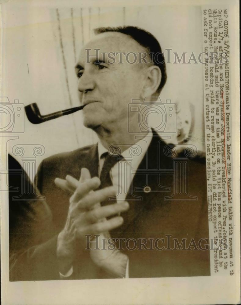 1966 Press Photo Senate Democratic Leader Mike Mansfield with Reporters - Historic Images