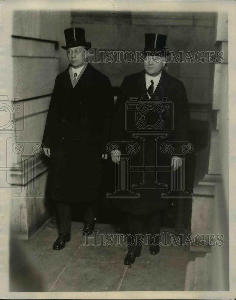 1930 Press Photo President Hoover with one of his secretaries Walter Newton. - Historic Images