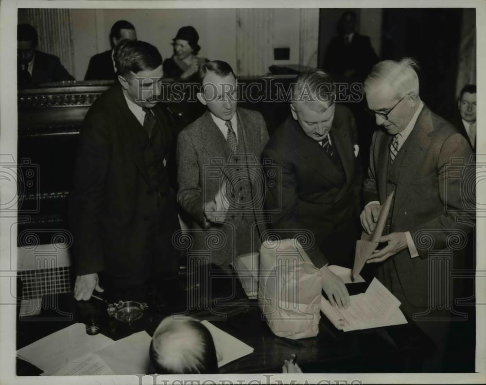 1935 Press Photo Attending Senate Munitions inquiry hearing in Washington DC - Historic Images