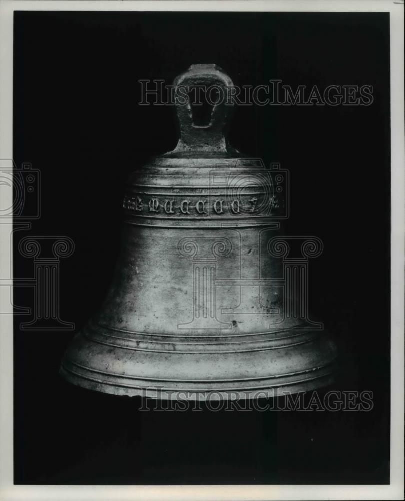 1987 Press Photo Ship&#39;s bell at Mary Rose Exhibition - cva97986 - Historic Images