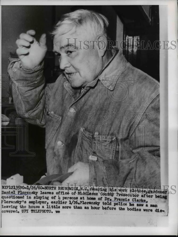 1960 Press Photo Daniel Floransky leaving the Middlesex County Prosecutor office - Historic Images