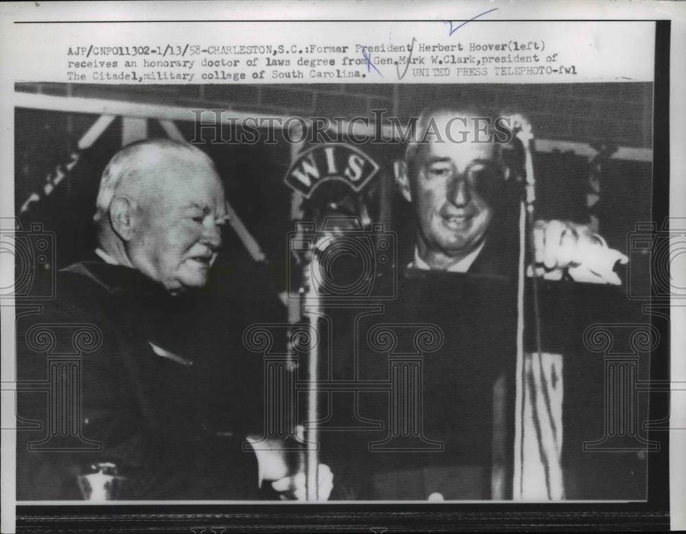 1958 Press Photo Pres. Herbert Hoover receive honorary Doctor of Laws degree. - Historic Images