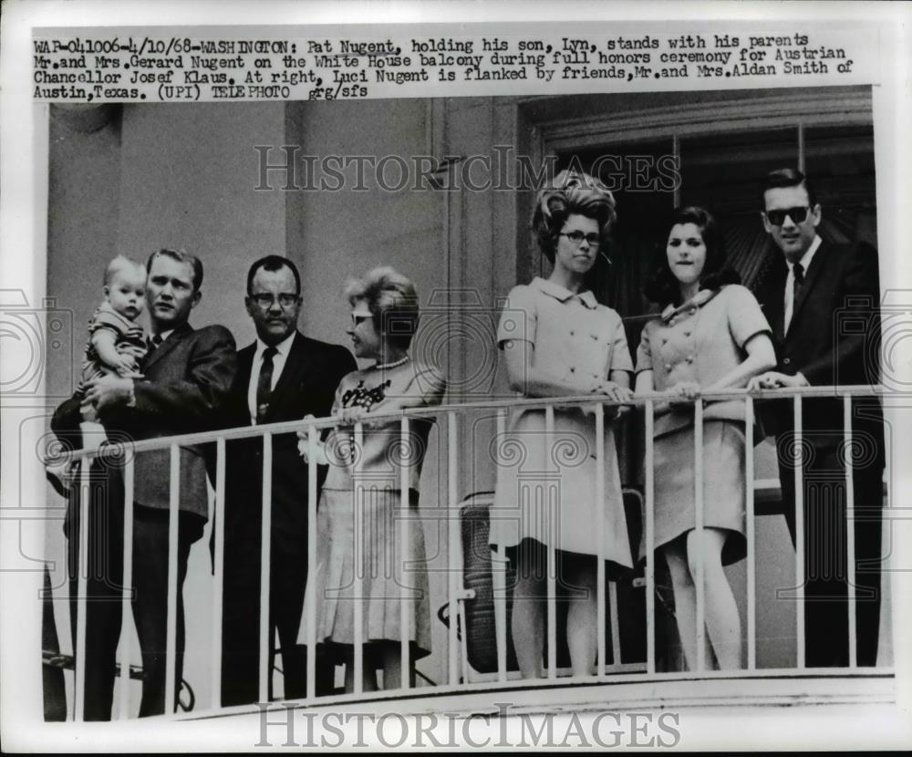 1968 Press Photo Wash DC Pat Nugent, son Lyn parents at White House - Historic Images