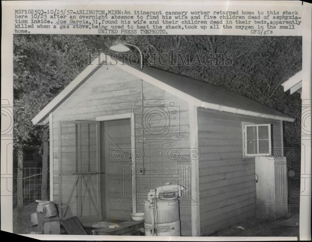 1957 Press Photo Joe Garcia Found His Wife And Their Children Dead In Their Home - Historic Images