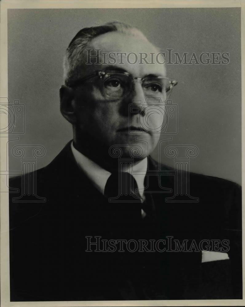 1961 Press Photo Lyle Thoburn, of Bowman Products. - Historic Images