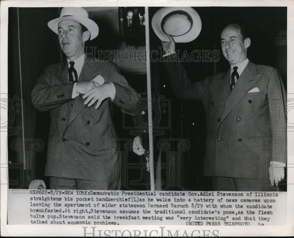 1952 Press Photo Gov. Adlai Stevenson leaves Statemen Bernard Baruch Apartment - Historic Images