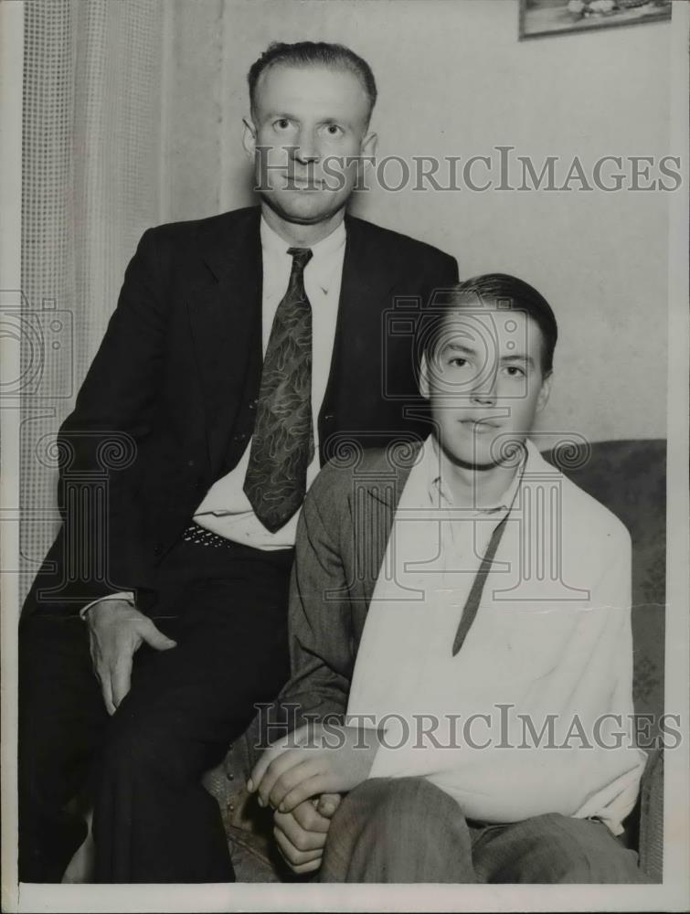 1935 Press Photo Julian Lamb injured when hit by truck used by escorting convict - Historic Images