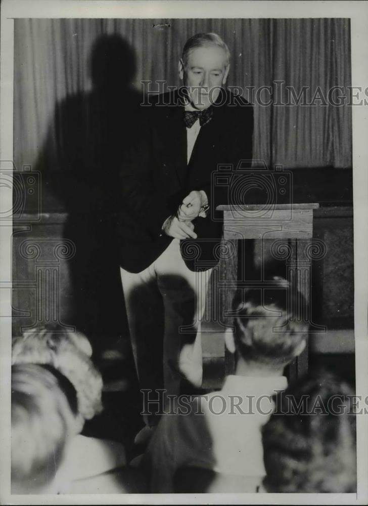 1934 Press Photo First Picture Taken In The United Stated Of Clement May - Historic Images