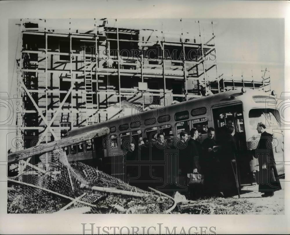 1953 Press Photo Priests and seminarians, surrounded by grim reminders enter bus - Historic Images