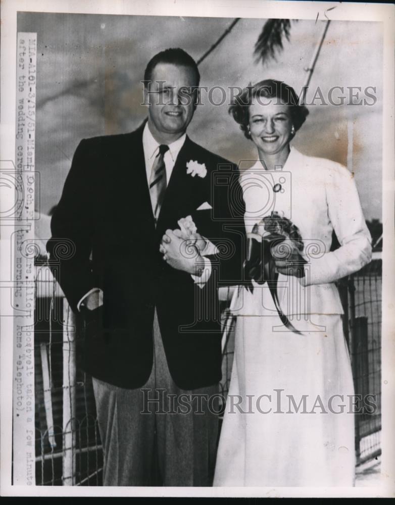1951 Press Photo Mr. & Mrs. Elliot Roosevelt wedding anniversary Ceremony - Historic Images