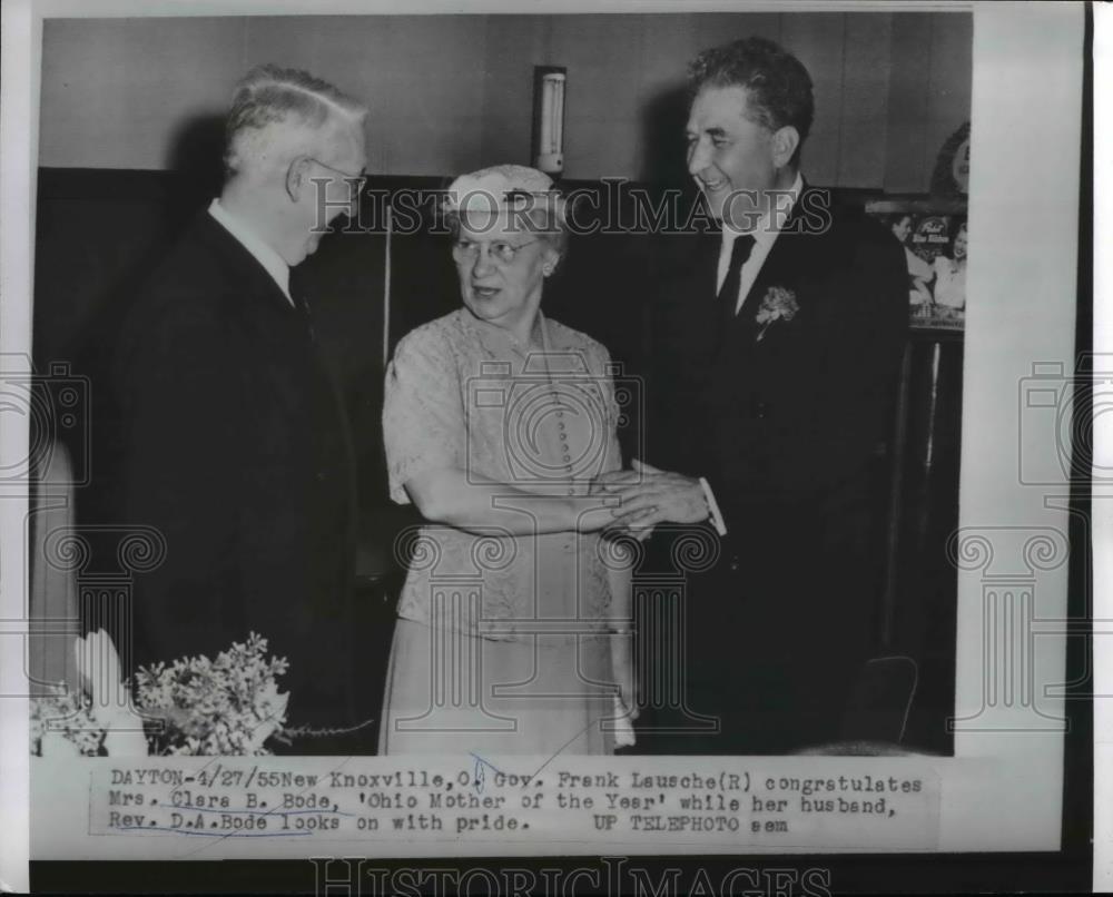 1955 Press Photo Ohio Governor Frank Lausche & Mrs Clara Bode Mother of Year - Historic Images