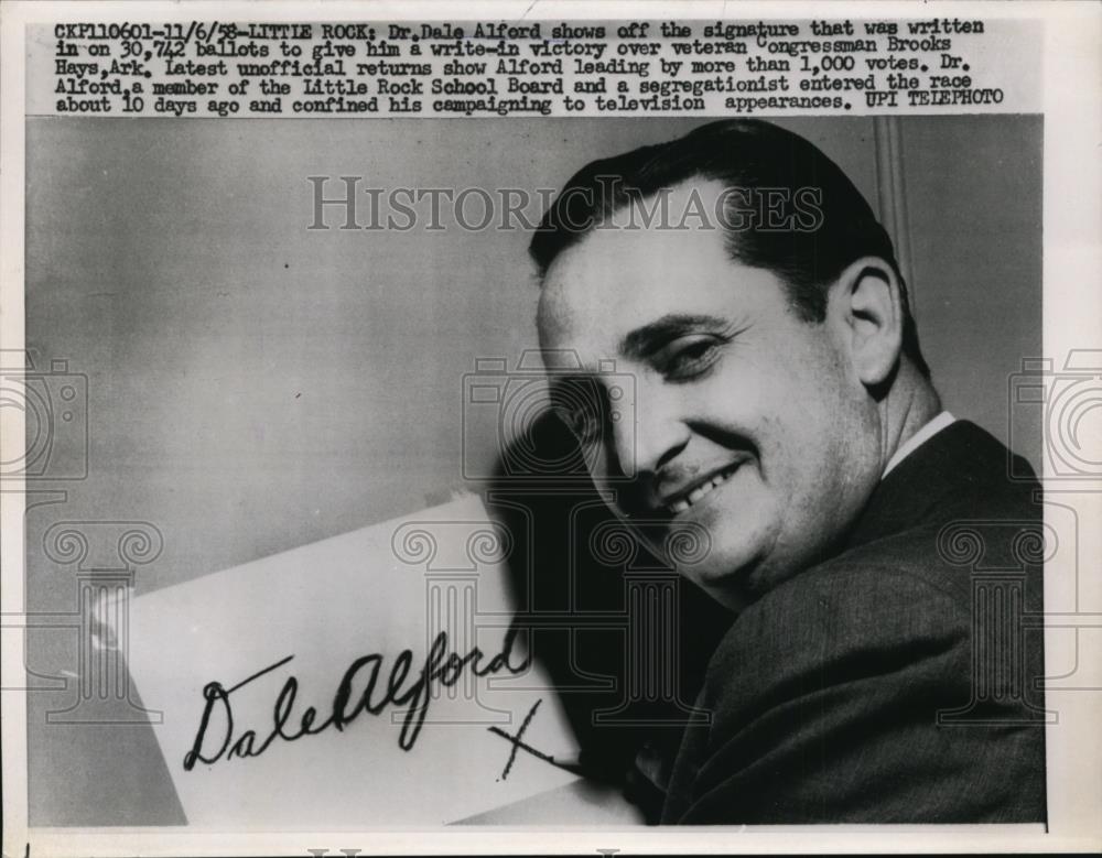 1958 Press Photo Dr. Dale Shows Off The Signature That Was Written In Ballots - Historic Images