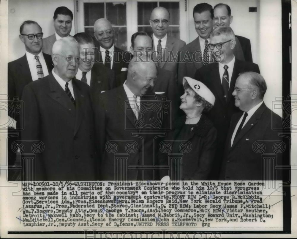 1956 Press Photo President Eisenhower &amp; Gov Contract Committee in Rose Garden - Historic Images