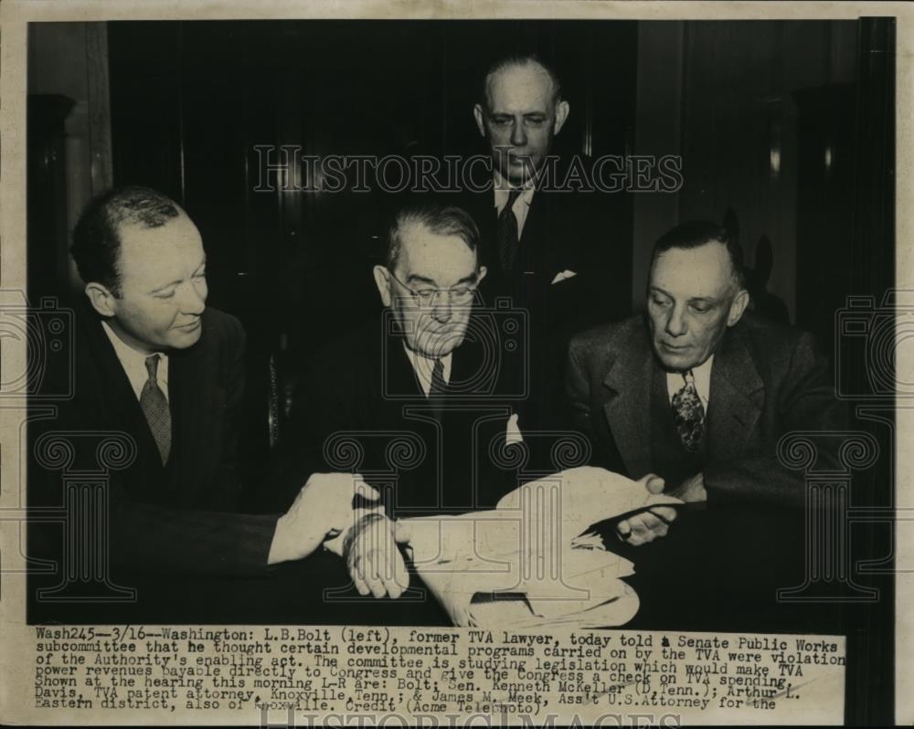 1948 Press Photo Washington L B Bolt, former TVA lawyer at hearing. - Historic Images