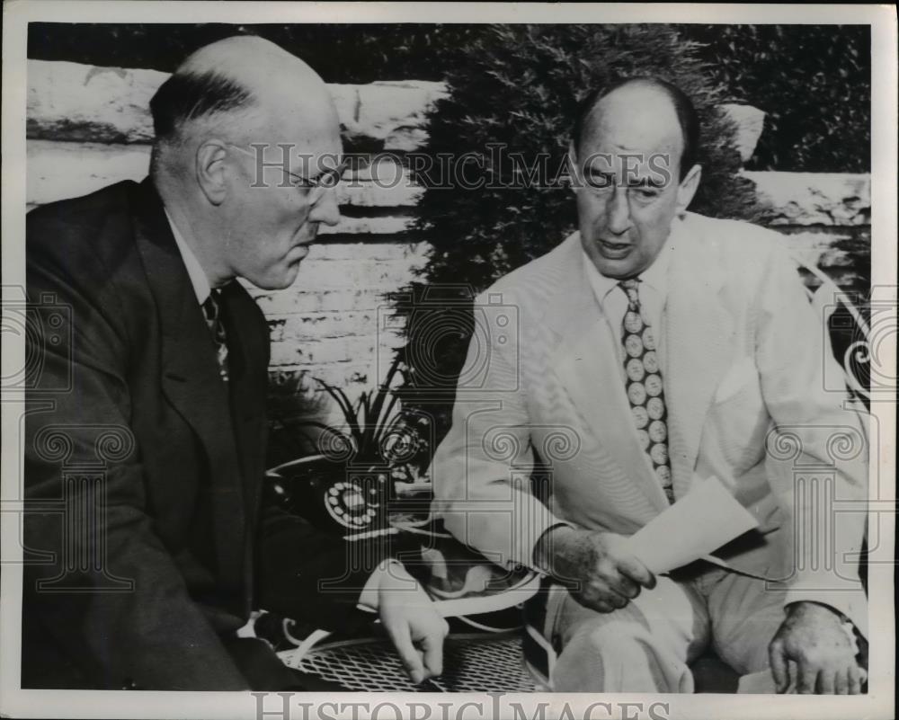 1953 Press Photo Gov. Adlai Stevenson and Sec. Charles F. Branna of Agriculture. - Historic Images