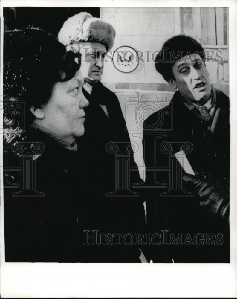 1971 Press Photo Representatives of Medical Institute of Moscow talk to newsmen - Historic Images