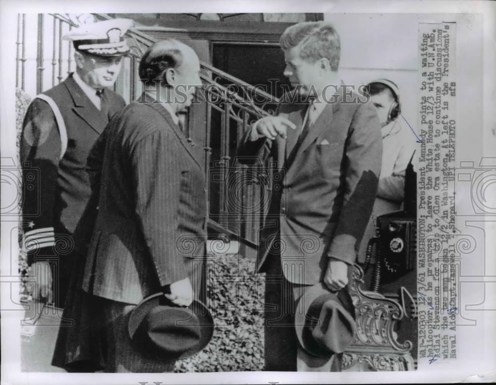 1961 Press Photo President John F Kennedy Leaving White House Pointing Helicopte - Historic Images