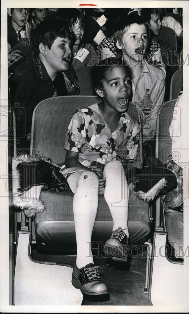 Press Photo Christmas party children at NASA having a good time singing - Historic Images