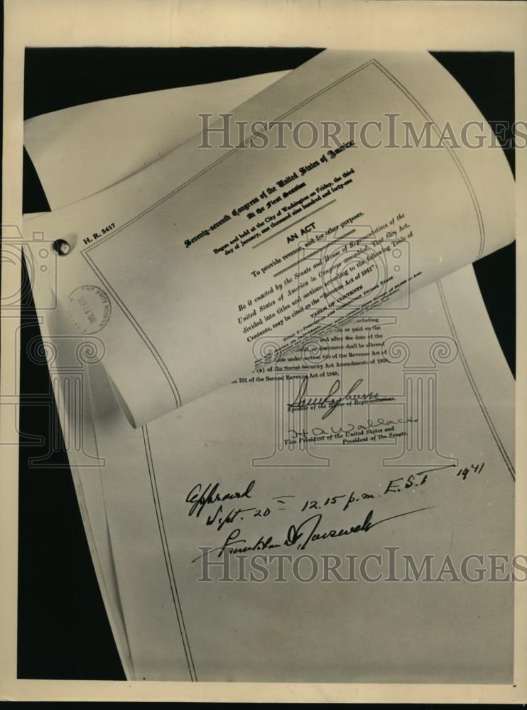 1941 Press Photo Tax Bill Prepared for National Archives - Historic Images