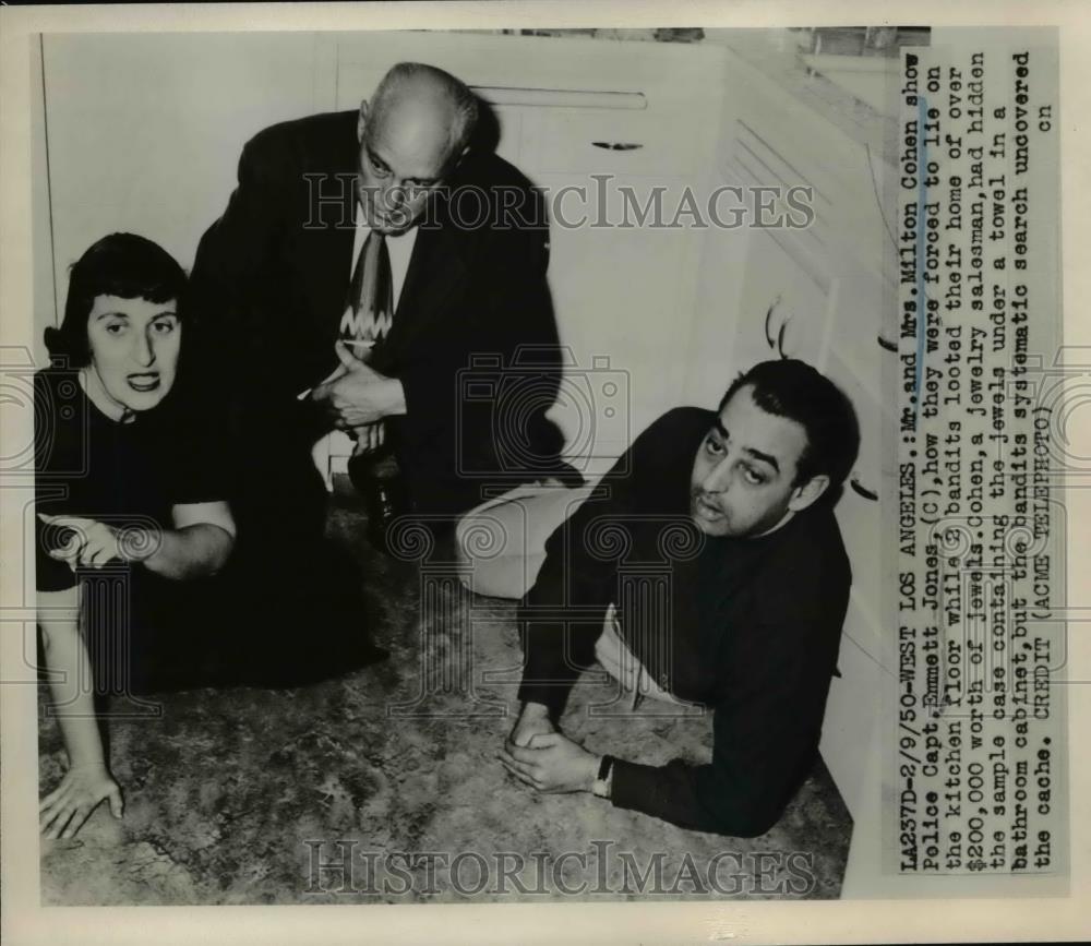 1950 Press Photo Milton Cohen &amp; Wife, Police Chief Emmett Jones After Robbery - Historic Images