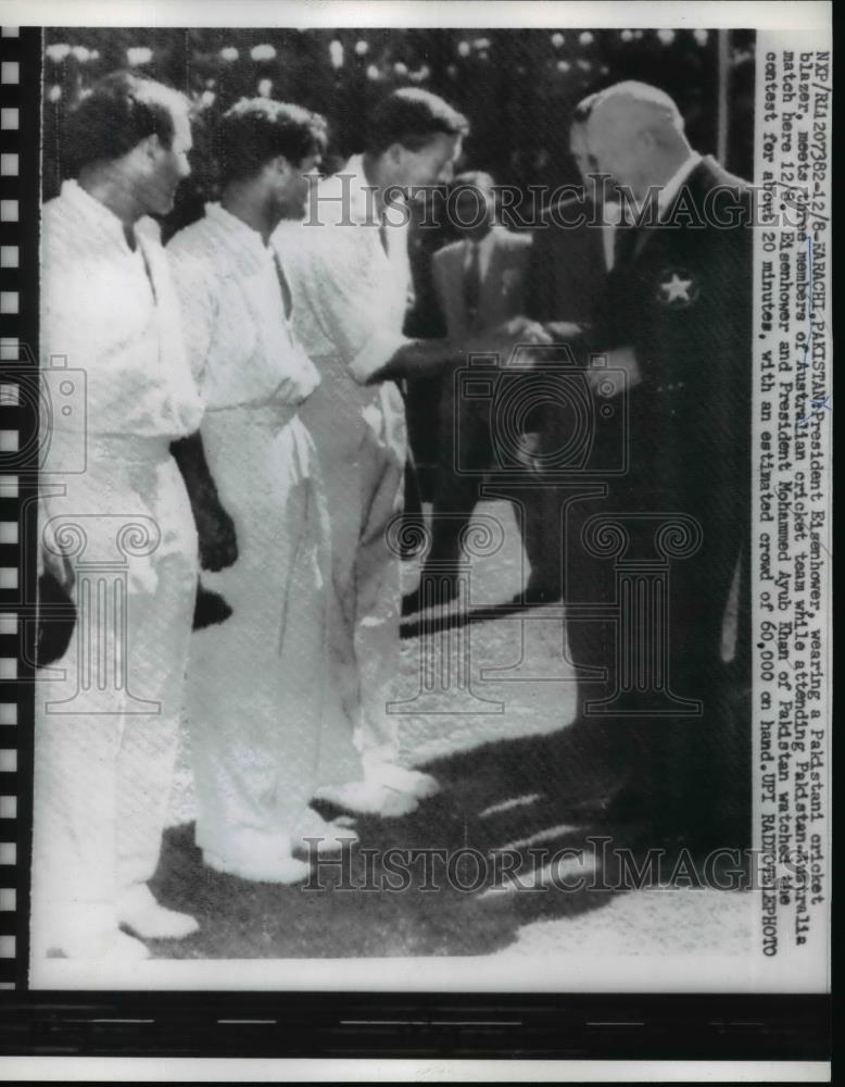 1959 Press Photo President Eisenhower & Australian cricket team at Pakistan - Historic Images