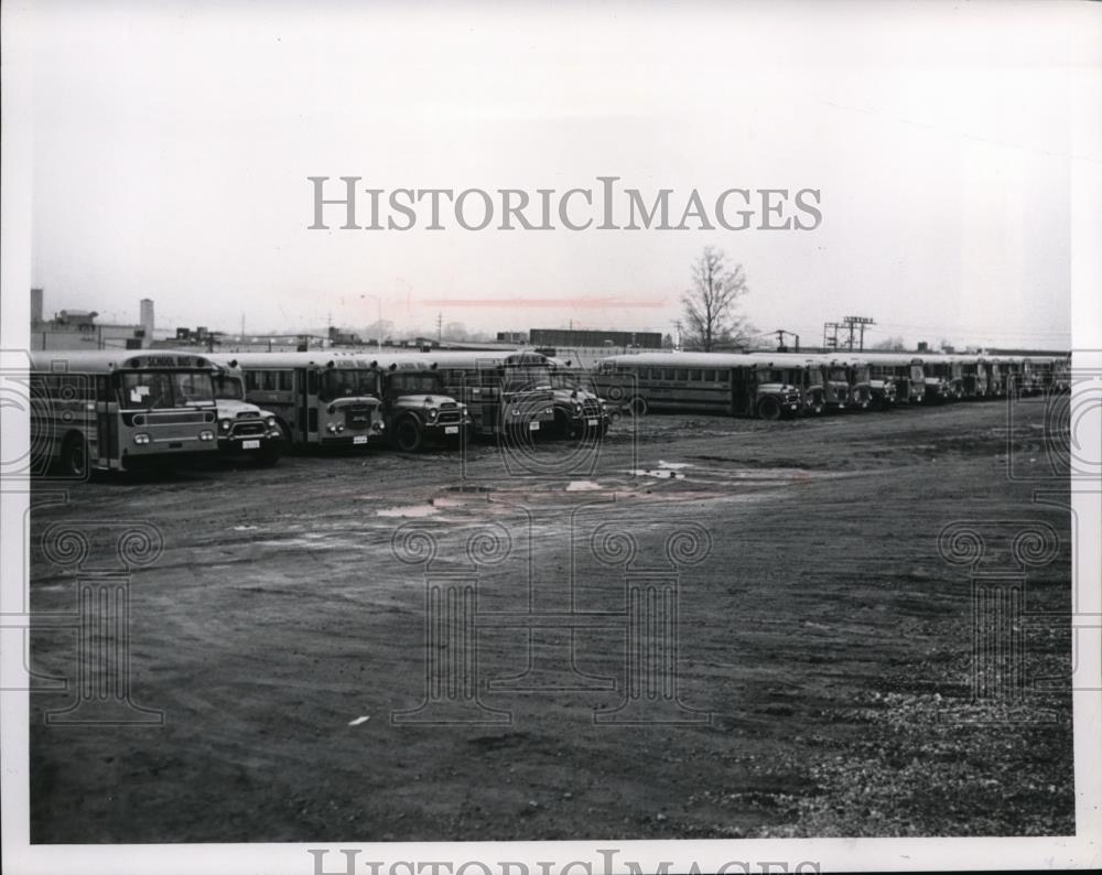 1967 Press Photo Parma School buses at Garage due to strike - Historic Images