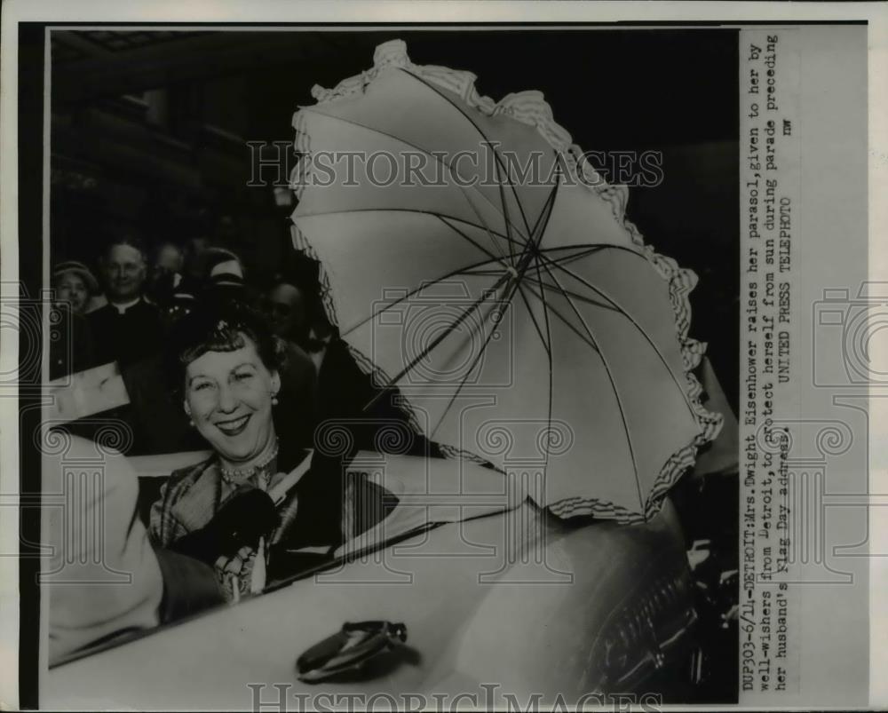 1962 Press Photo Mrs Dwight Eisenhower at a parade in Detroit Michigan - Historic Images