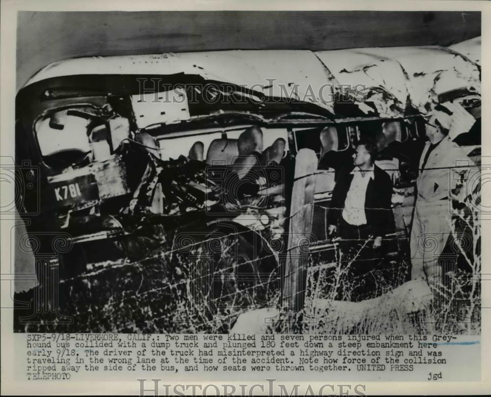 1952 Press Photo Greyhound Bus Crash Wreckage, Livermore California - Historic Images