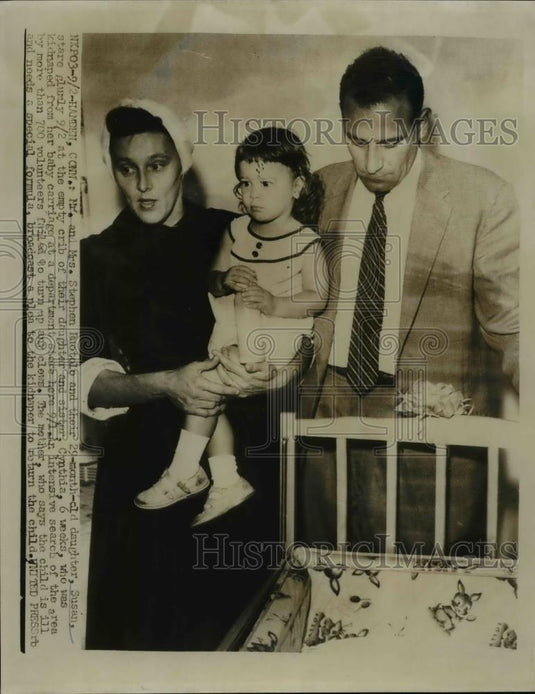 1956 Press Photo Mr & Mrs Stephen Ruotolo& daughter Susan other child missing - Historic Images