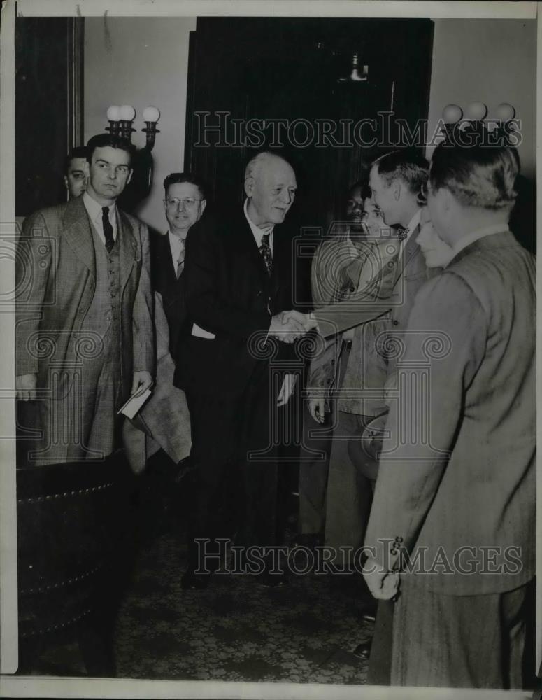 1946 Press Photo Wisc Governor Walter Goodland, Robert Babrowicz at Madison - Historic Images