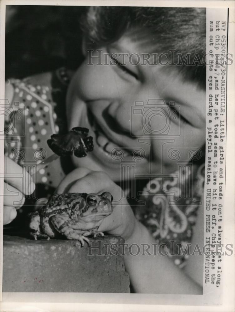 1959 Press Photo Nashville Little Girl Playing With A Toad. - Historic Images